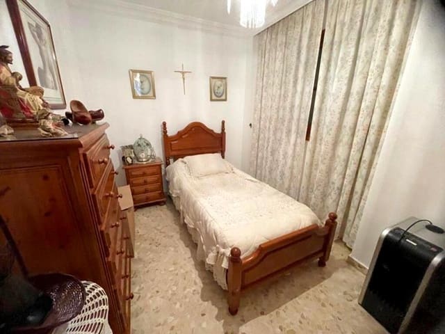 Piso de 3 habitaciones en Estepona en venta - 395.000 € (Ref: 8930793)