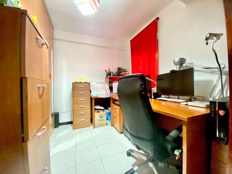Appartement de 3 chambres à louer à Malaga ville - 1 300 € (Ref: 8930800)