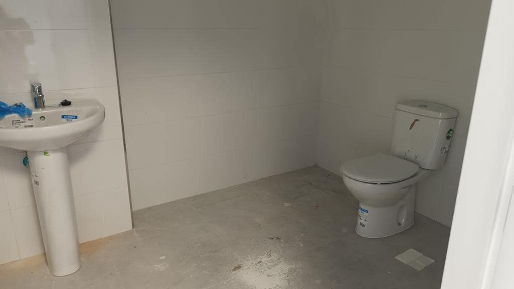 Erhverv til leje i San Luis de Sabinillas - € 1.800 (Ref: 8930848)