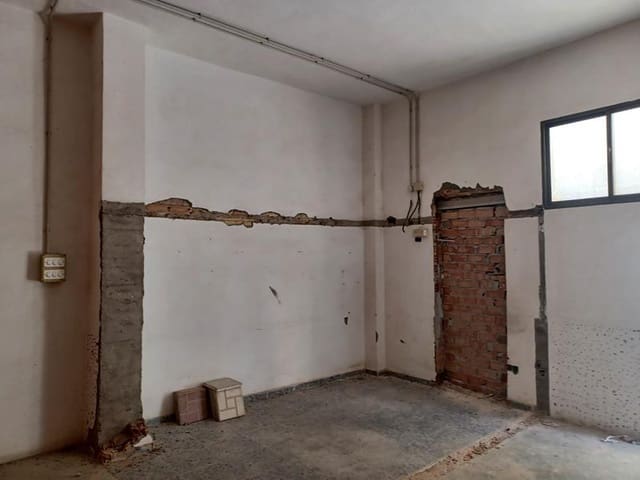 Commercieel te koop in Estepona - € 96.600 (Ref: 8930851)