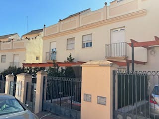 3 soveværelse Rækkehus til salg i San Luis de Sabinillas med swimmingpool garage - € 180.000 (Ref: 8930866)