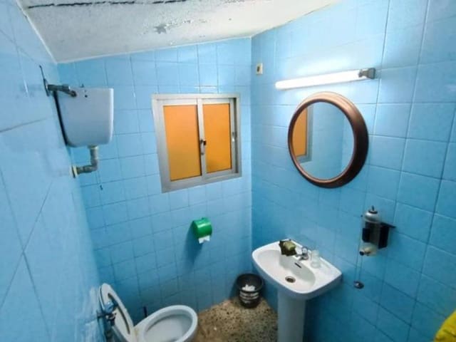 Commercieel te koop in Centro, Estepona - € 196.500 (Ref: 8930880)