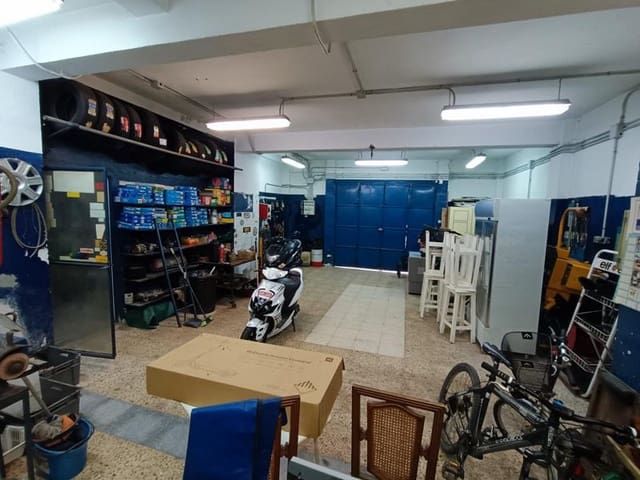 Commercieel te koop in Centro, Estepona - € 196.500 (Ref: 8930880)