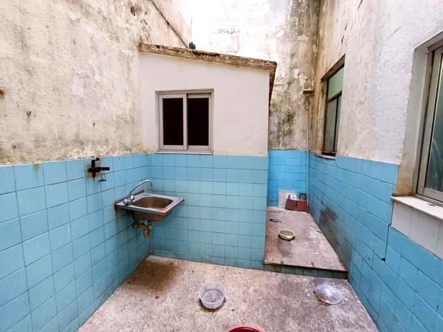 Commercieel te koop in Centro, Estepona - € 196.500 (Ref: 8930880)