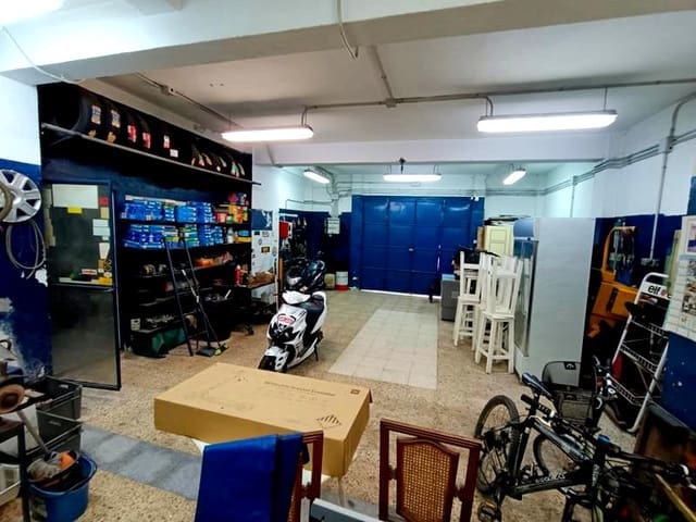 Commercieel te koop in Centro, Estepona - € 196.500 (Ref: 8930880)