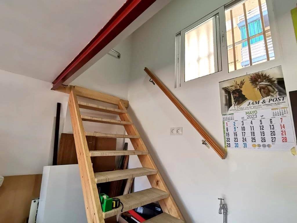 Erhverv til salg i Malaga by - € 56.500 (Ref: 8930888)