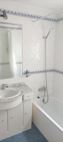 Piso de 2 habitaciones en Estepona en venta - 311.000 € (Ref: 8930896)