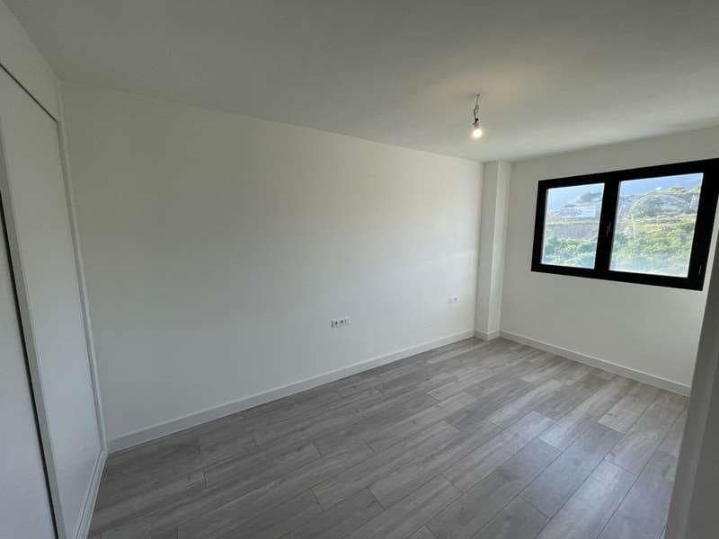 3 soveværelse Penthouse til salg i Estepona med swimmingpool garage - € 700.000 (Ref: 8930912)