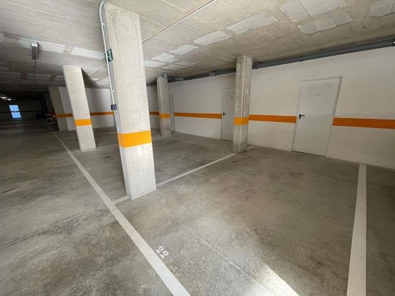 3 soveværelse Penthouse til salg i Estepona med swimmingpool garage - € 700.000 (Ref: 8930912)