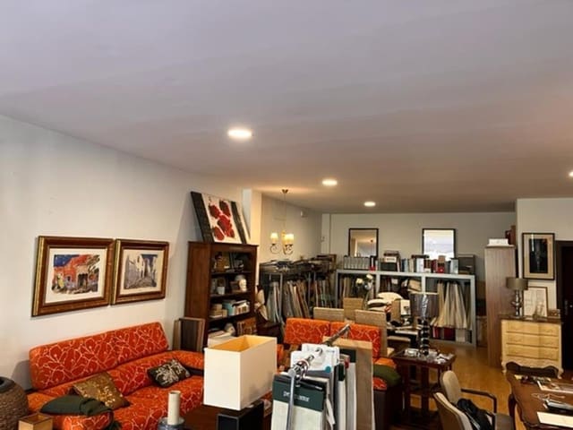 Kommersiell til salgs i Estepona - € 380 000 (Ref: 8930914)