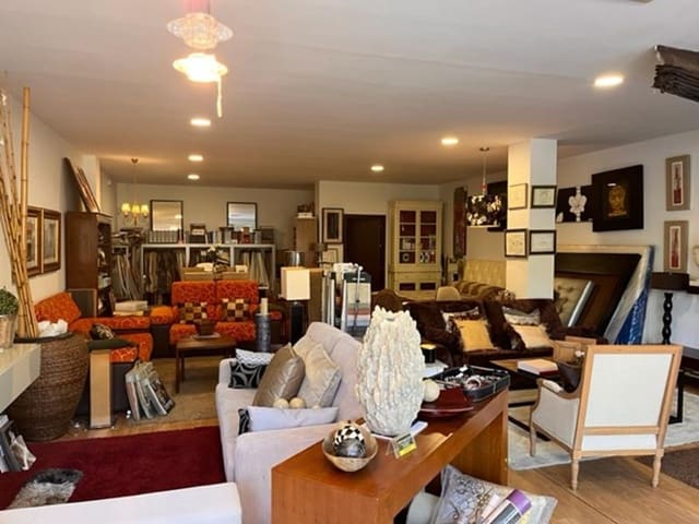 Kommersiell til salgs i Estepona - € 380 000 (Ref: 8930914)