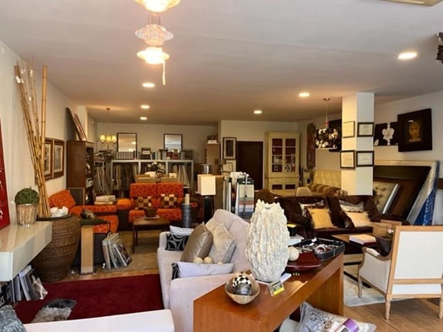 Kommersiell til salgs i Estepona - € 380 000 (Ref: 8930914)