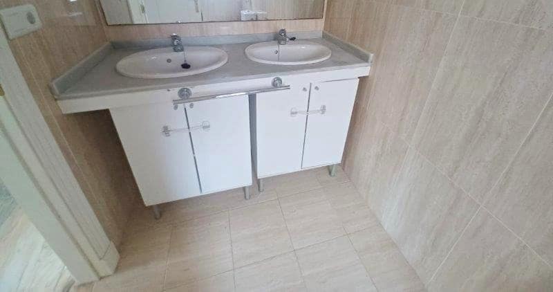 4 quarto Moradia em Banda para venda em San Luis de Sabinillas com piscina - 485 000 € (Ref: 8930916)