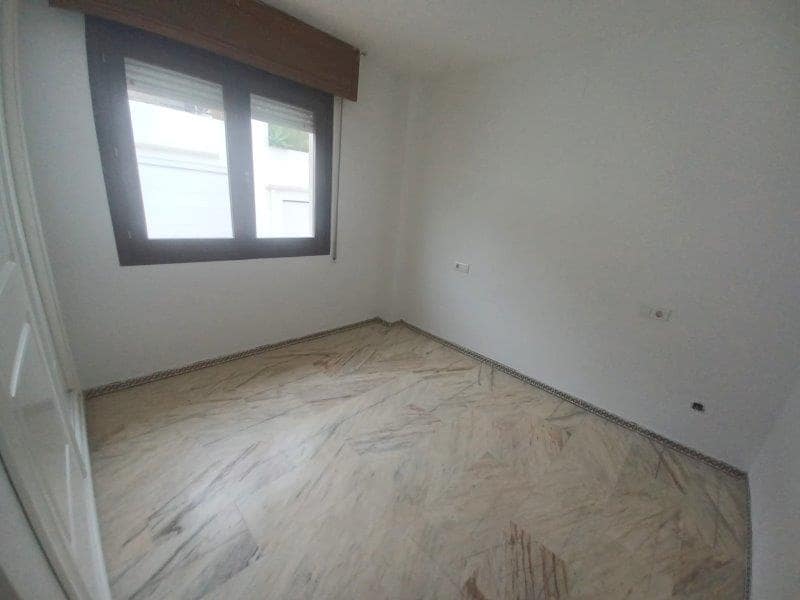 4 quarto Moradia em Banda para venda em San Luis de Sabinillas com piscina - 485 000 € (Ref: 8930916)