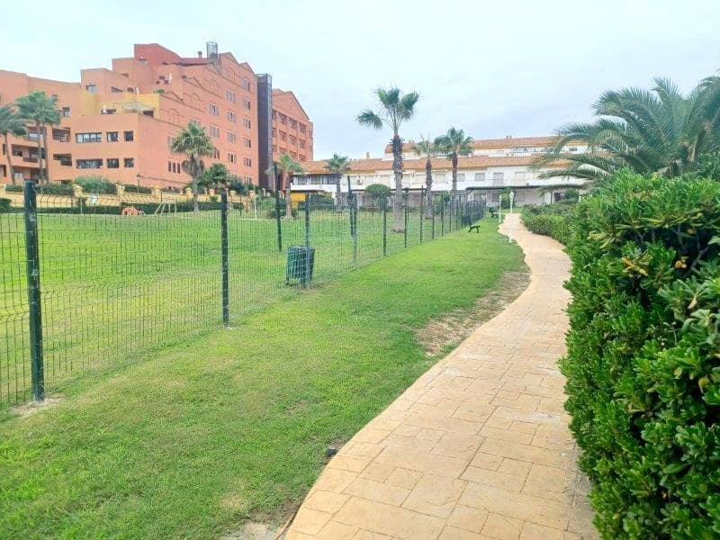 4 quarto Moradia em Banda para venda em San Luis de Sabinillas com piscina - 485 000 € (Ref: 8930916)
