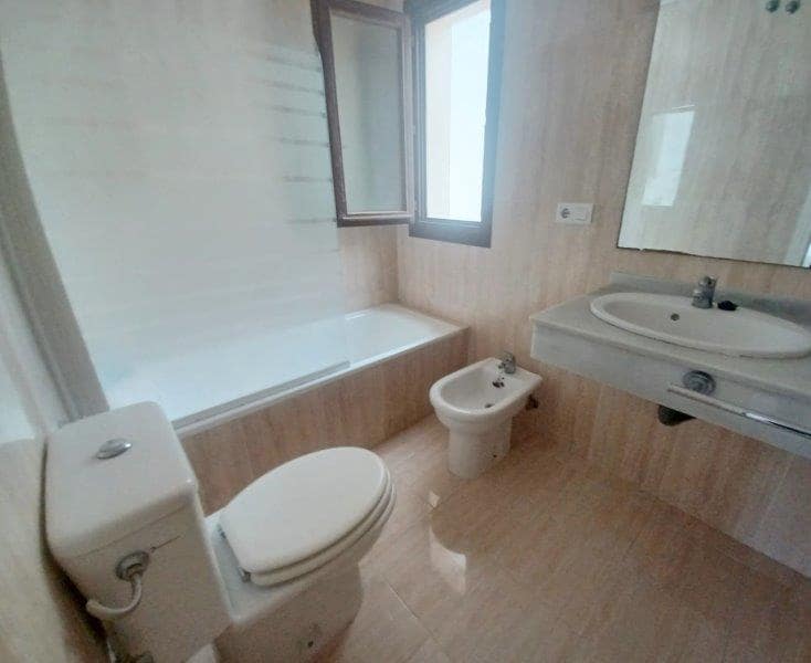 4 quarto Moradia em Banda para venda em San Luis de Sabinillas com piscina - 485 000 € (Ref: 8930916)