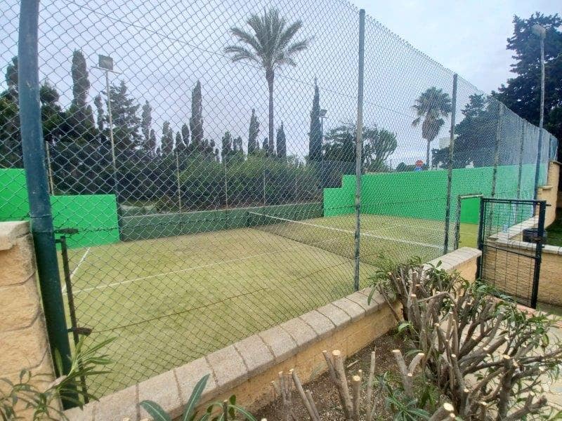 4 quarto Moradia em Banda para venda em San Luis de Sabinillas com piscina - 485 000 € (Ref: 8930916)