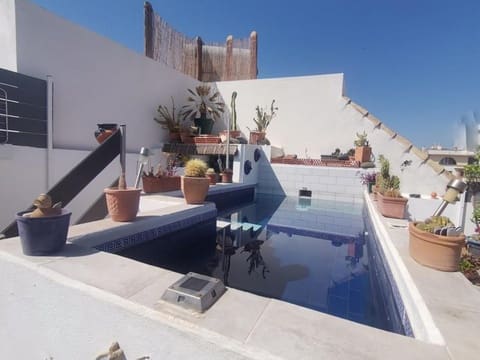 Casa de 2 habitaciones en Estepona en venta con piscina - 635.000 € (Ref: 8930945)