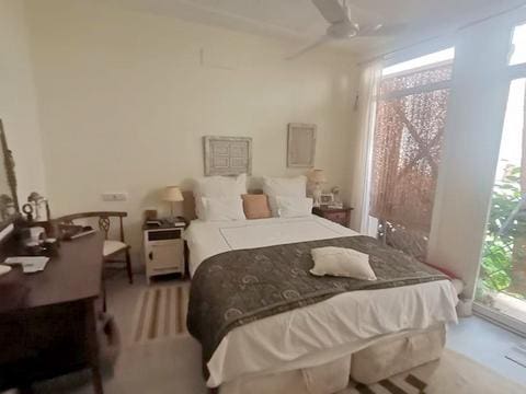 Casa de 2 habitaciones en Estepona en venta con piscina - 635.000 € (Ref: 8930945)