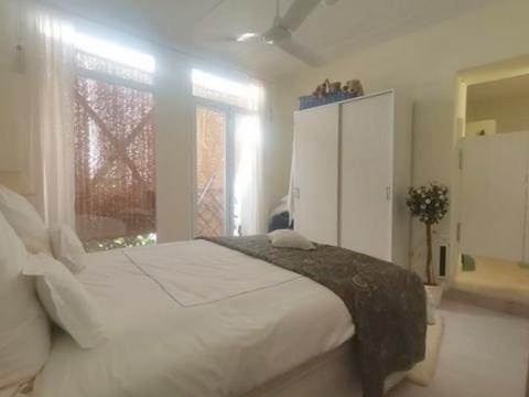 Casa de 2 habitaciones en Estepona en venta con piscina - 635.000 € (Ref: 8930945)