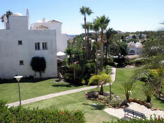 5 soveværelse Rækkehus til salg i Estepona med swimmingpool - € 435.000 (Ref: 8930956)