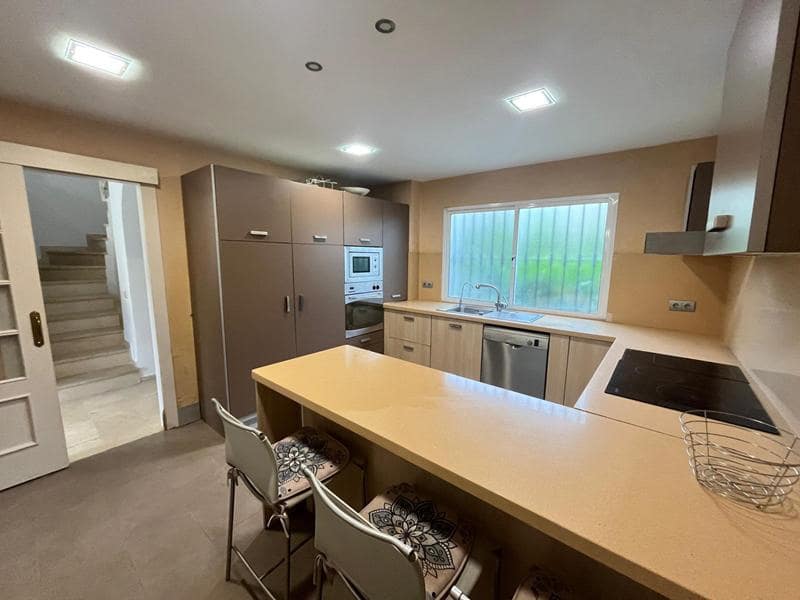 5 soverom Rekkehus til salgs i Estepona med svømmebasseng - € 435 000 (Ref: 8930956)