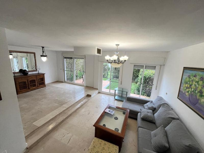 5 soverom Rekkehus til salgs i Estepona med svømmebasseng - € 435 000 (Ref: 8930956)