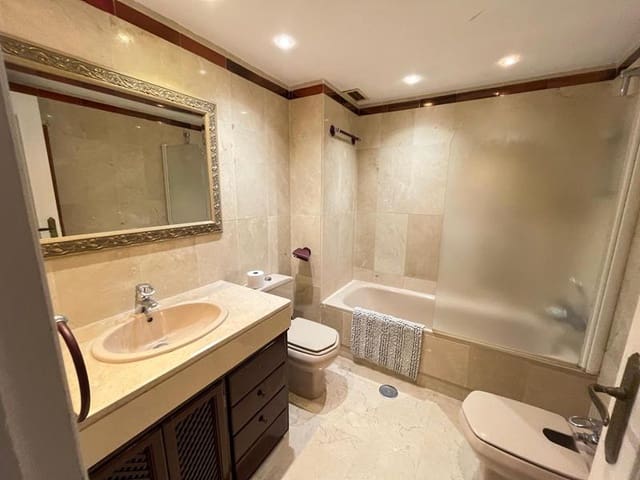 5 soveværelse Rækkehus til salg i Estepona med swimmingpool - € 435.000 (Ref: 8930956)