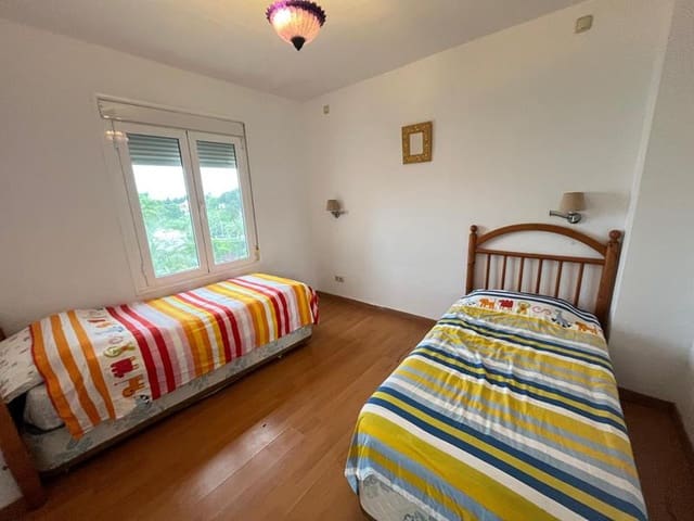 5 soveværelse Rækkehus til salg i Estepona med swimmingpool - € 435.000 (Ref: 8930956)