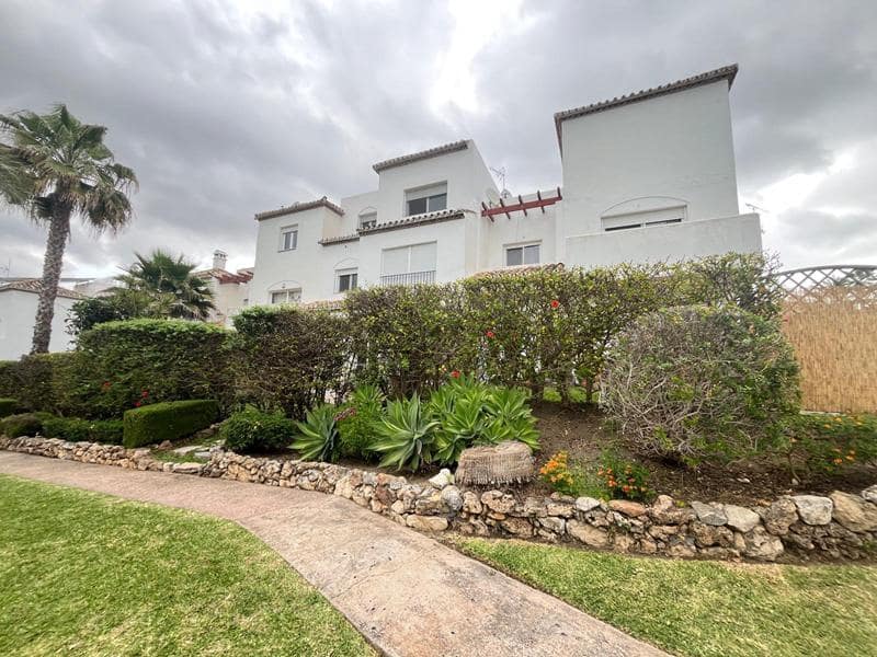 5 soverom Rekkehus til salgs i Estepona med svømmebasseng - € 435 000 (Ref: 8930956)