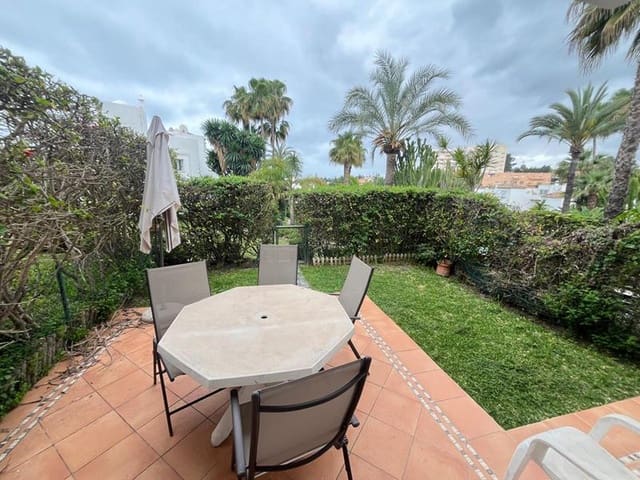 5 soveværelse Rækkehus til salg i Estepona med swimmingpool - € 435.000 (Ref: 8930956)