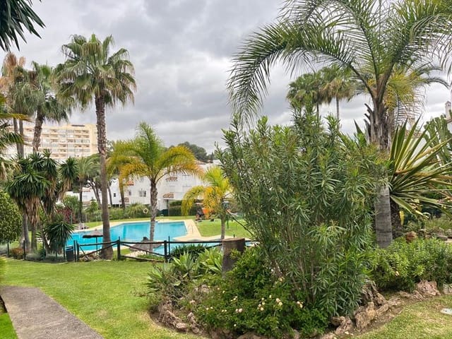 5 soveværelse Rækkehus til salg i Estepona med swimmingpool - € 435.000 (Ref: 8930956)