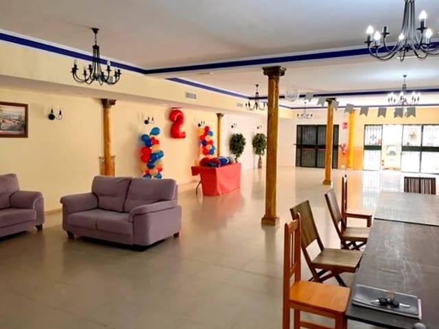 Entreprise à vendre à Estepona - 557 000 € (Ref: 8930969)