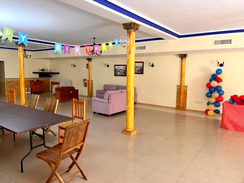 Företag till salu i Estepona - 557 000 € (Ref: 8930969)