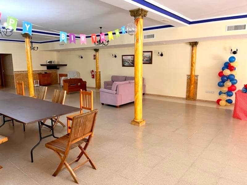 Företag till salu i Estepona - 557 000 € (Ref: 8930969)