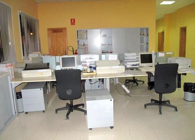 Komercyjne na sprzedaż w Estepona z garażem - 910 000 € (Ref: 8930978)