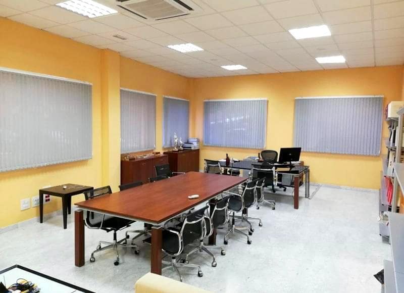 Erhverv til salg i Estepona med garage - € 910.000 (Ref: 8930978)