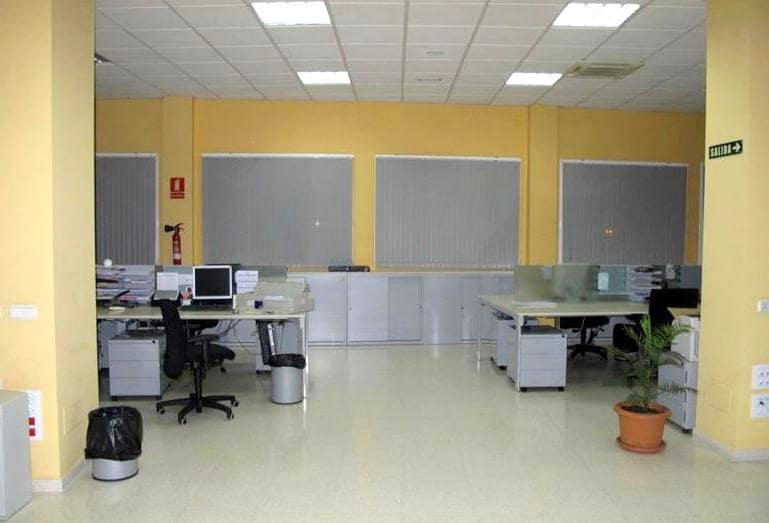 Erhverv til salg i Estepona med garage - € 910.000 (Ref: 8930978)