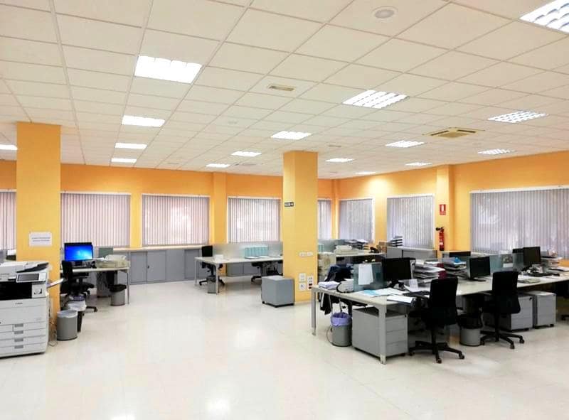 Erhverv til salg i Estepona med garage - € 910.000 (Ref: 8930978)