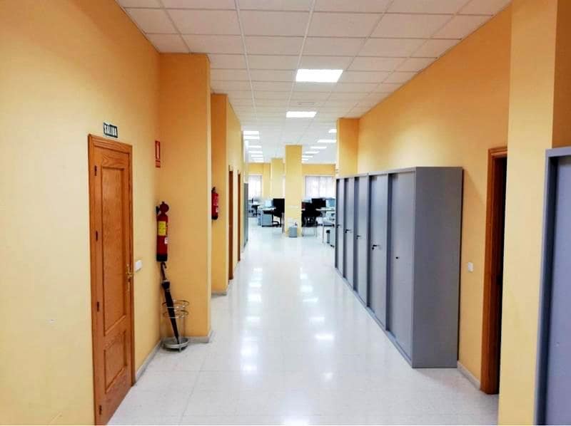 Erhverv til salg i Estepona med garage - € 910.000 (Ref: 8930978)