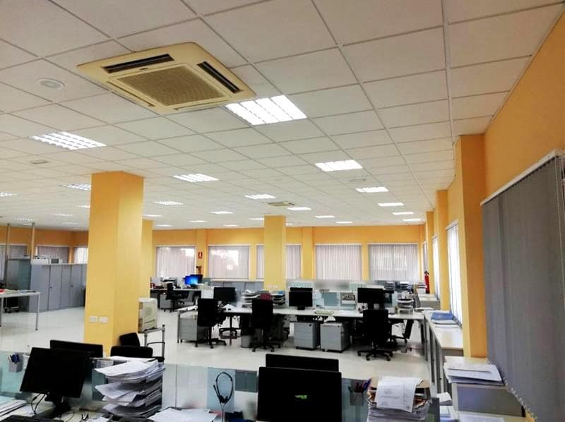 Erhverv til salg i Estepona med garage - € 910.000 (Ref: 8930978)