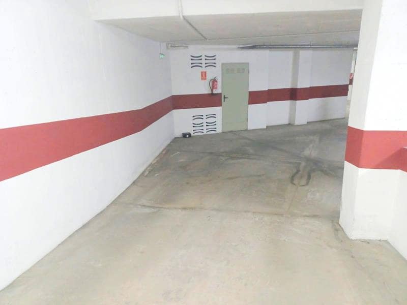 Garage til salg i San Luis de Sabinillas - € 9.000 (Ref: 8940832)