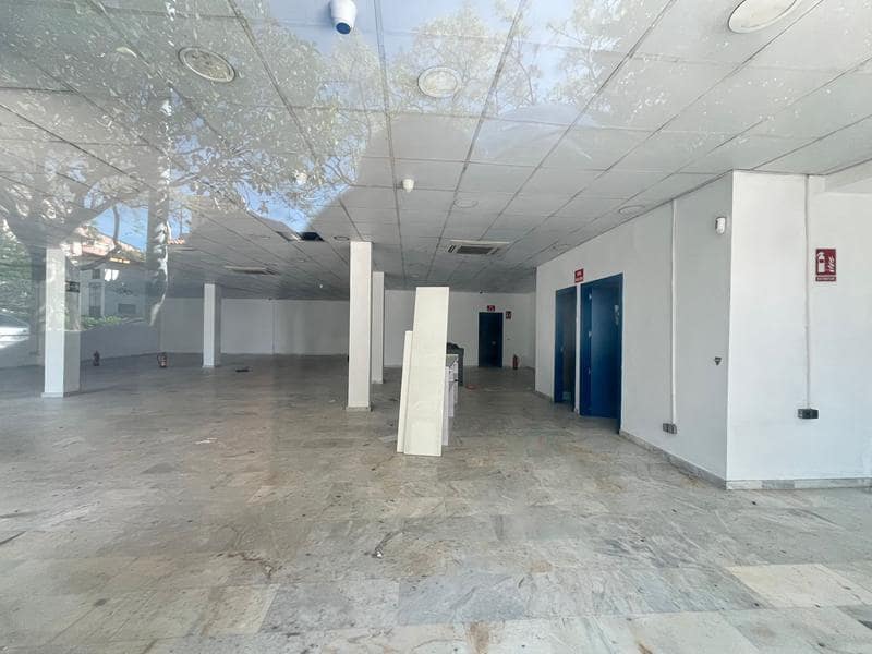 Kommersiell til salgs i Estepona - € 795 000 (Ref: 8987729)