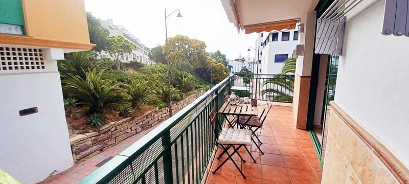 2 bedroom Flat for sale in Estepona with garage - € 403,000 (Ref: 8997363)