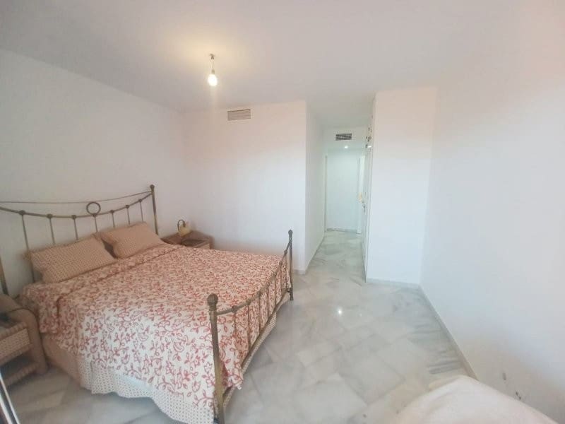 3 bedroom Flat for sale in San Luis de Sabinillas with pool - € 495,000 (Ref: 8998314)