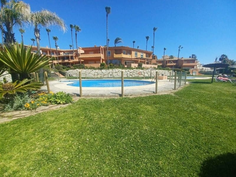 3 bedroom Flat for sale in San Luis de Sabinillas with pool - € 495,000 (Ref: 8998314)