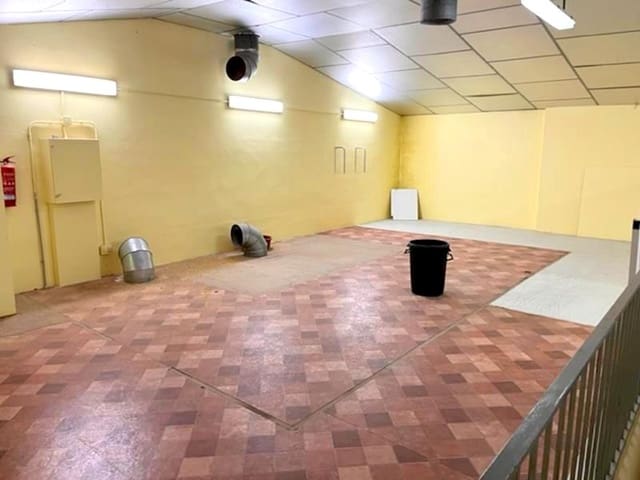 Virksomhed til leje i Estepona - € 2.500 (Ref: 9000631)