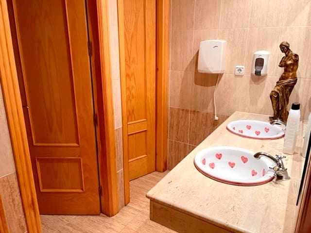 Virksomhed til leje i Estepona - € 2.500 (Ref: 9000631)