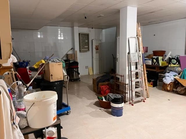 Virksomhed til leje i Estepona - € 2.500 (Ref: 9000631)