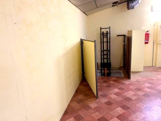 Virksomhed til leje i Estepona - € 2.500 (Ref: 9000631)